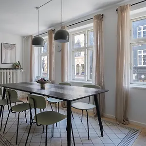https://fantastic-duplex-apartment-in-the-neighborhood-of-nyhavn.copenhagenhotelselect.com