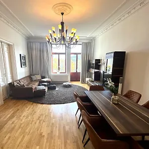 **traumhafte City-wohnung // 120qm // 4-räume** Apartment