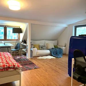 Hinterhaus No1 Apartment