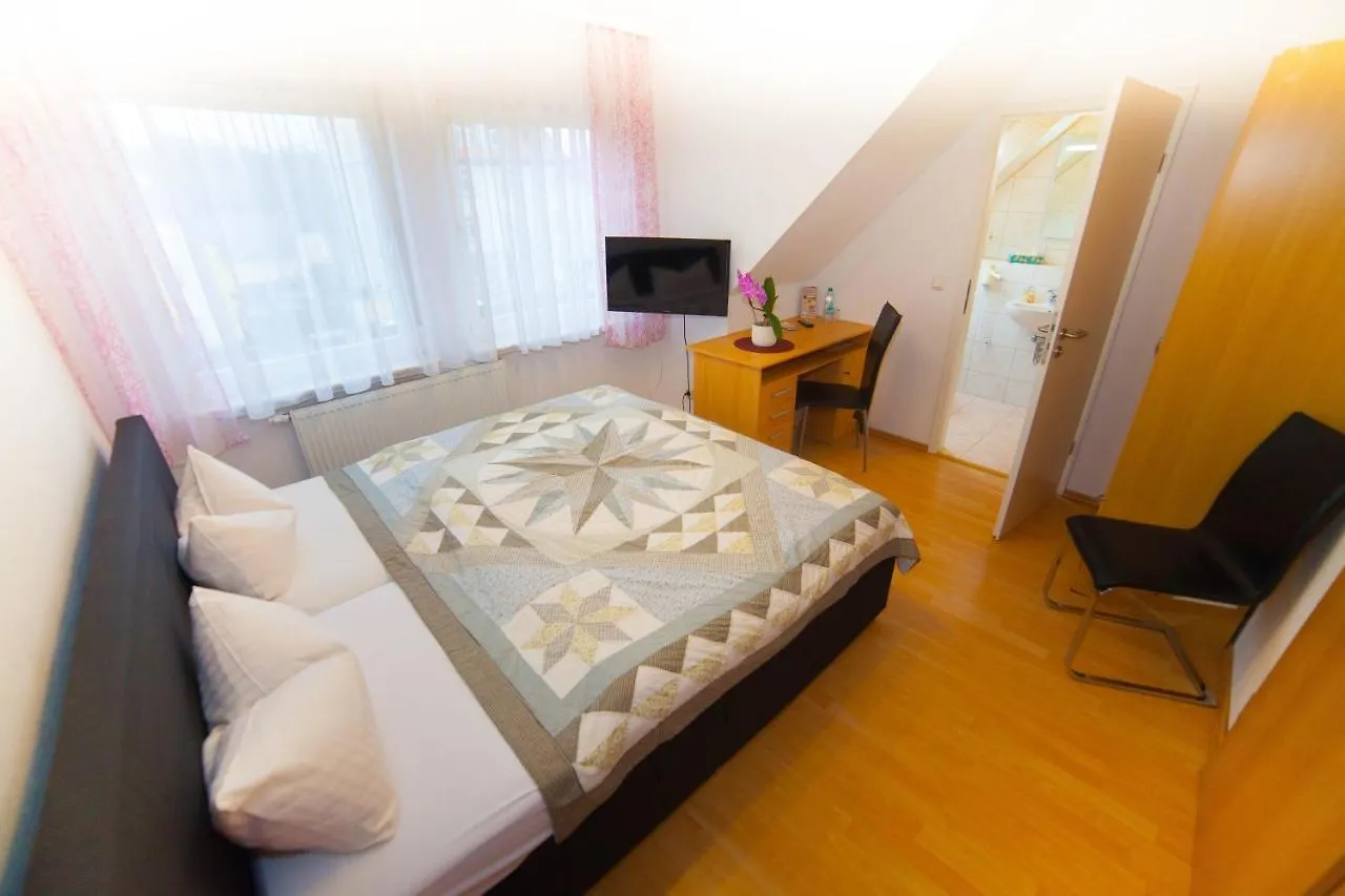 Hotel Am Gutspark Prager Gbr Leipzig Apartment